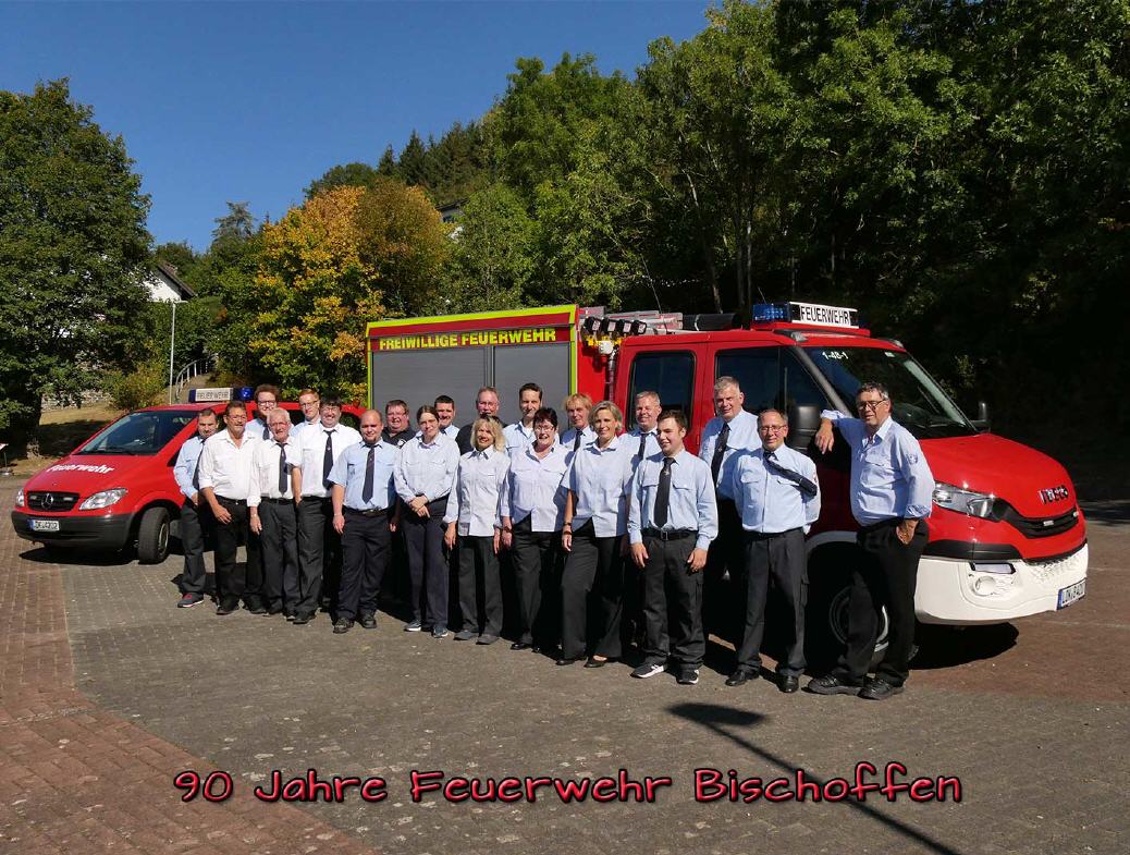 Einsatzabteilung mit neuem Fahrzeug September 2019